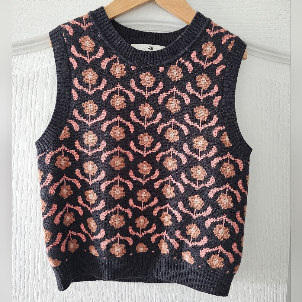 H&M Floral Knit Vest in Gray and Pink